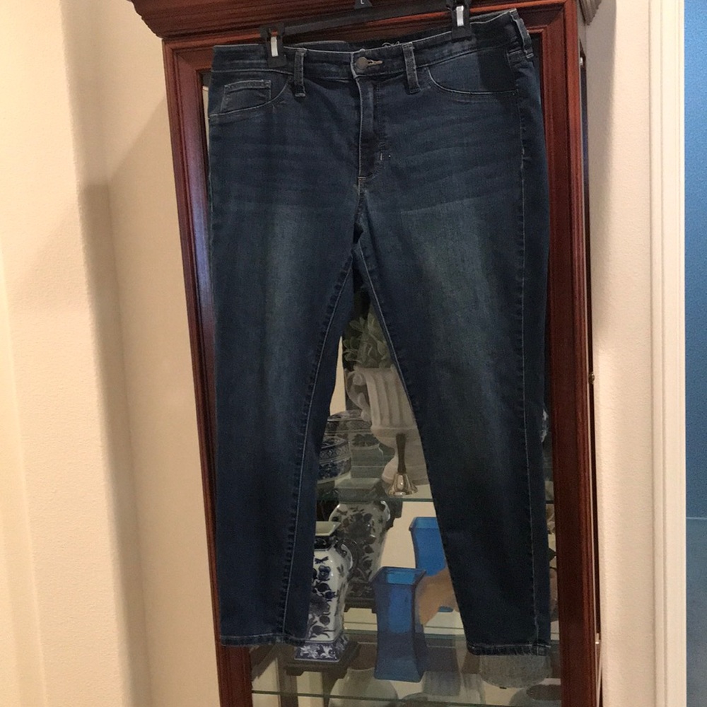 Like new Universal thread jeans 👖 Mid rise size 14